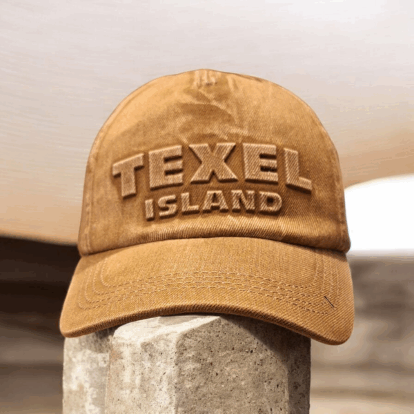 baseballcap oker met embossing